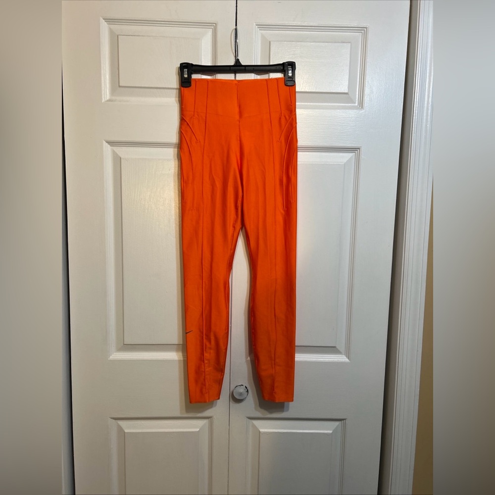 NWT Nike Dri Fit Women's Mid-Rise Training Leggings Tight Fit Size XS Orange